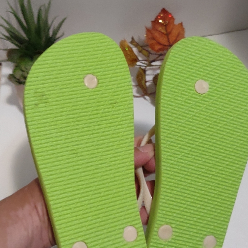 Stylish Cream Flip-Flops for Women - Picture 5 of 8